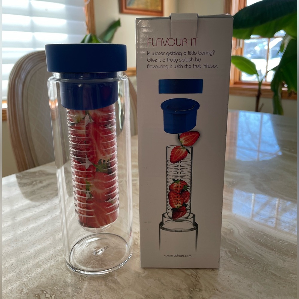 NIB Glass Water Bottle Blue With Fruit Infuser 20 Oz